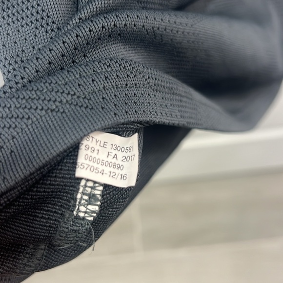 Like New! Tampa Bay Buccaneers jersey type t-shirt - Picture 8 of 10